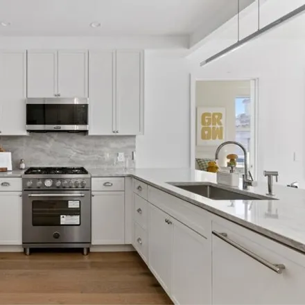 Image 5 - 169 Calyer Street, New York, NY 11222, USA - Townhouse for sale