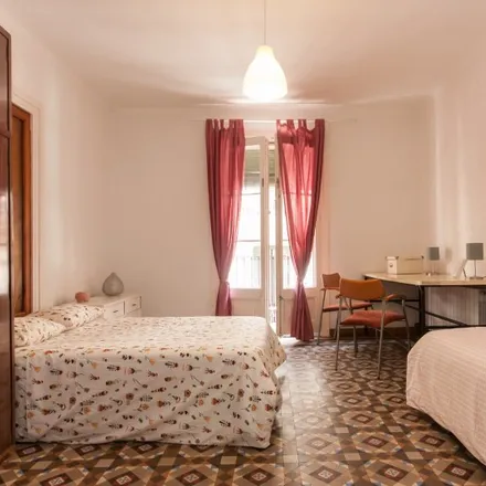 Rent this 6 bed room on Carrer de la Lleona in 4, 80002 Barcelona