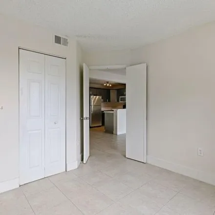 Image 9 - 347 Palm Way, Pembroke Pines, FL 33025, USA - Condo for rent