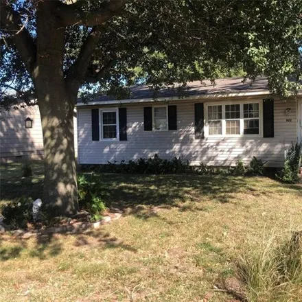 Buy this 3 bed house on 974 Masterson Street in Kennett, MO 63857