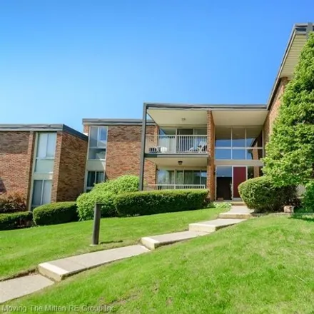 Image 1 - Birmingham Athletic Club, 4033 West Maple Road, Bloomfield Township, MI 48301, USA - Condo for sale
