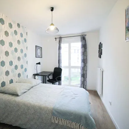 Rent this 4 bed room on 2 Rue Mozart in 92110 Clichy, France