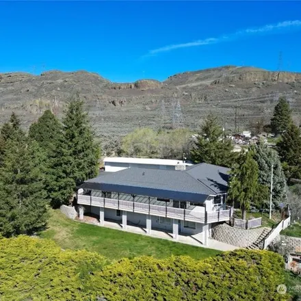 Image 1 - 299 D Street, Grand Coulee, WA 99133, USA - House for sale