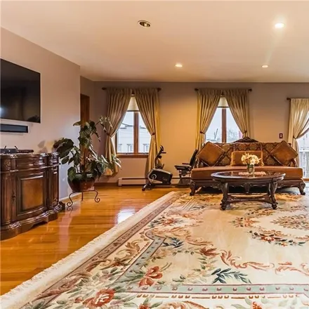 Image 3 - 2572 West 16th Street, New York, NY 11214, USA - Townhouse for sale