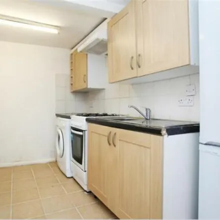 Image 7 - 3 Sycamore Avenue, London, W5 4LD, United Kingdom - Apartment for rent