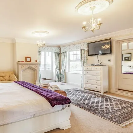 Rent this 4 bed townhouse on Isham in NN14 1JW, United Kingdom