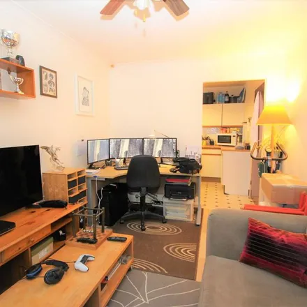 Image 2 - Spring Gardens Road, Buckinghamshire, HP13 7AG, United Kingdom - Apartment for rent