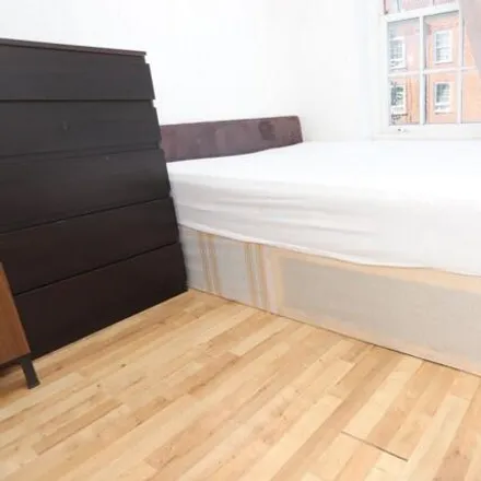 Image 3 - Halley House, Pritchard's Road, London, E2 9BH, United Kingdom - House for rent