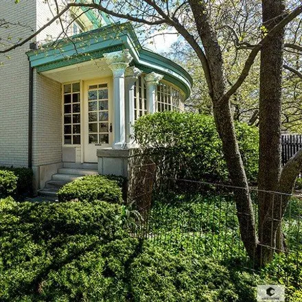 Image 4 - 750 W Hutchinson St, Chicago, Illinois, 60613 - House for sale