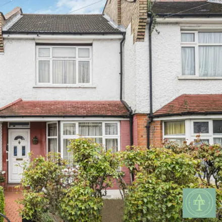 Buy this 2 bed townhouse on Barrowell Green in London, N21 3AS