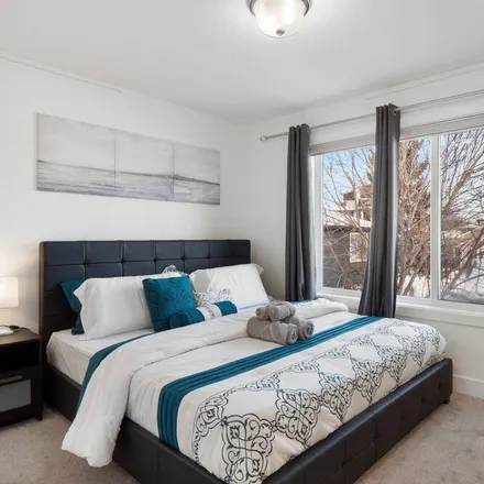 Image 3 - Regal Terrace, Calgary, AB T2E 3Y6, Canada - House for rent