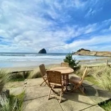 Image 1 - Meridian Restaurant & Bar, Hungry Harbor Road, Pacific City, Tillamook County, OR 97135, USA - House for sale