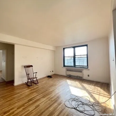 Image 5 - 112-24 Northern Boulevard, New York, NY 11368, USA - Apartment for sale