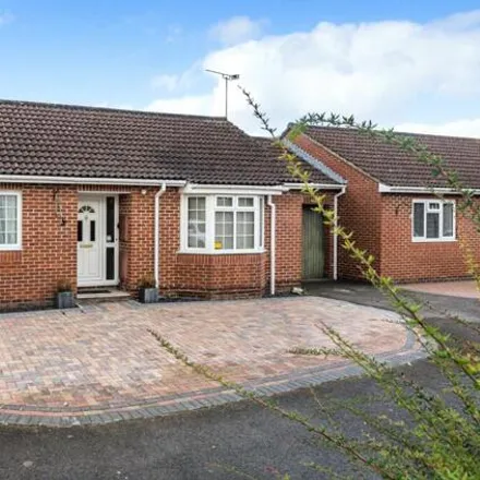 Buy this 2 bed house on Sunningdale Road in Swindon, SN25 3AZ
