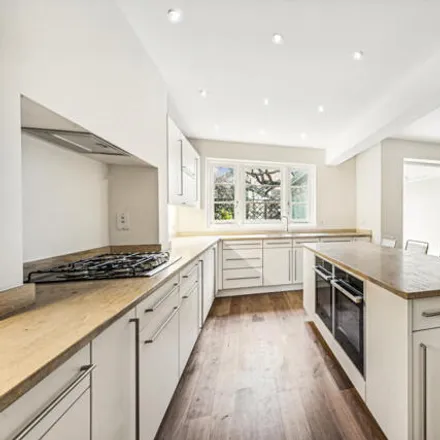 Rent this 4 bed townhouse on 85 Oakley Street in London, SW3 5NN