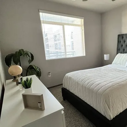 Rent this 1 bed apartment on Glendale