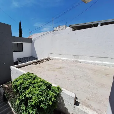 Rent this 3 bed house on Avenida Paseo de la Constitución in Delegación Epigmenio González, 76140 Querétaro