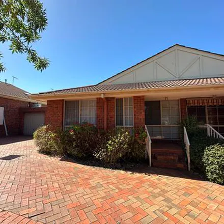 Image 5 - Doutta Galla Tennis Club, Royal Avenue, Essendon North VIC 3041, Australia - Apartment for rent