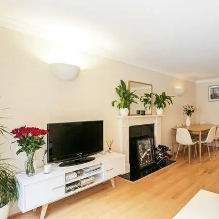 Rent this 2 bed room on Claremont Court in 29 Enford Street, London