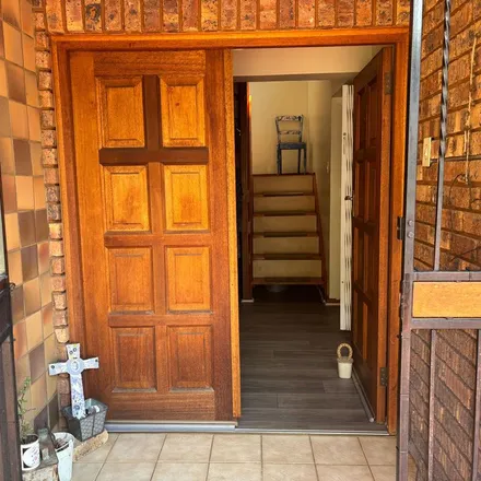 Image 6 - Faerie Glen Nature Reserve, Saint Est've, Faerie Glen, Gauteng, 0043, South Africa - Apartment for rent