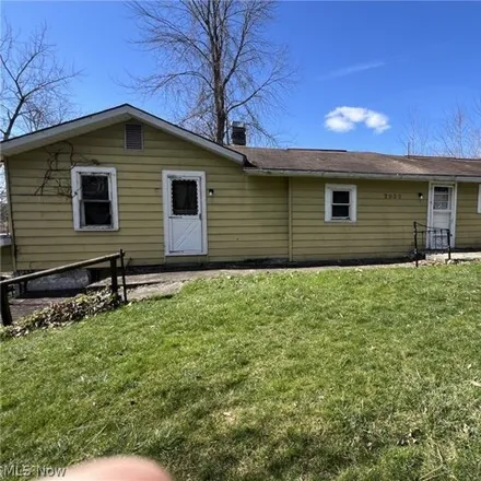 Image 2 - Johnson Drive, Uhrichsville, OH 44683, USA - House for sale