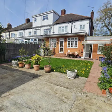 Rent this 4 bed house on 230 Portway in London, E15 3QY