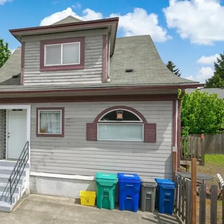 Buy this 4 bed house on 7916 North Fessenden Street in Portland, OR 97203