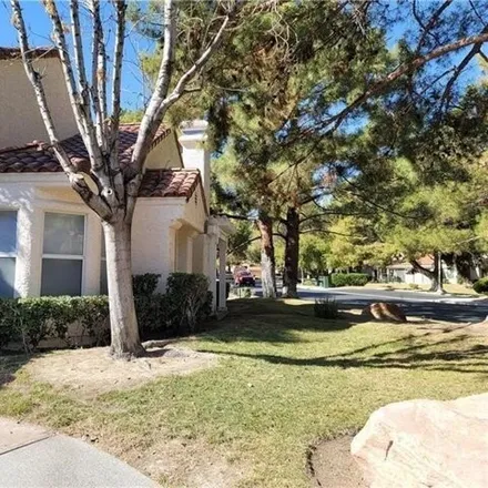 Image 2 - 6902 Emerald Springs Lane, Spring Valley, NV 89113, USA - House for sale