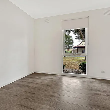 Rent this 4 bed apartment on Metropolitan Avenue in Craigieburn VIC 3064, Australia