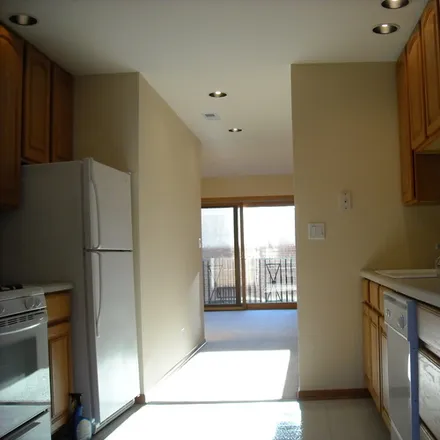 Image 4 - 6572 N Northwest Hwy, Unit 2N - Apartment for rent