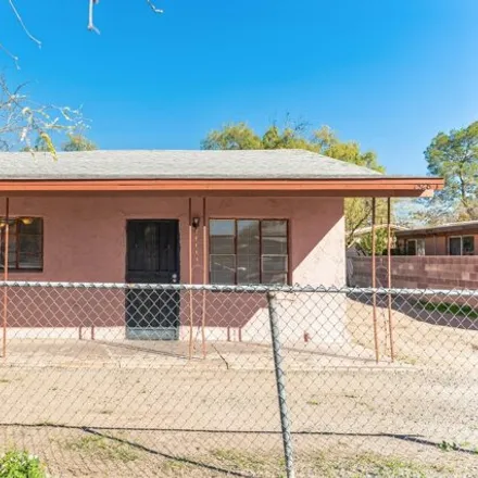 Buy this studio house on 1384 West Niagara Street in Tucson, AZ 85745