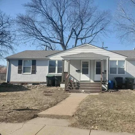 Buy this 3 bed house on 3354 South 41st Street in Omaha, NE 68105