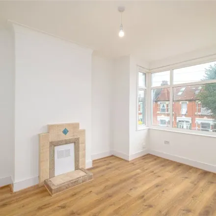 Rent this 5 bed apartment on unnamed road in London, IG6 3HQ