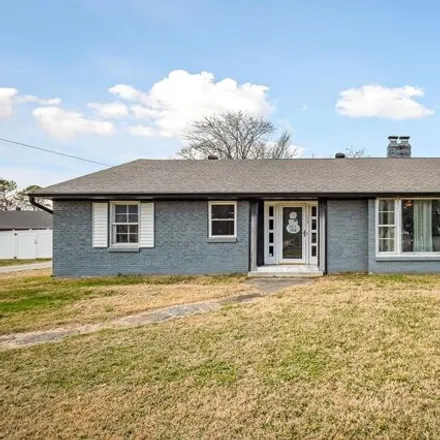 Buy this 5 bed house on 152 Washington Street in Celina, Clay County