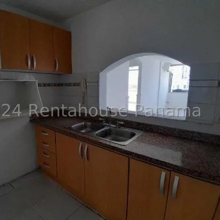 Rent this 2 bed apartment on Calle Flor de Espiritu Santo in Villa Lilla, 0816