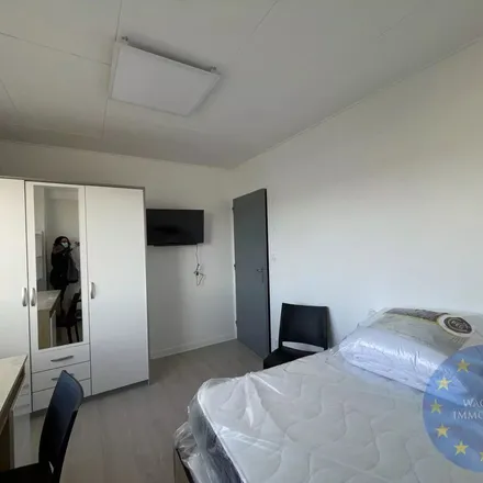 Rent this 5 bed apartment on 1 Place de Trèves in 54500 Vandœuvre-lès-Nancy, France