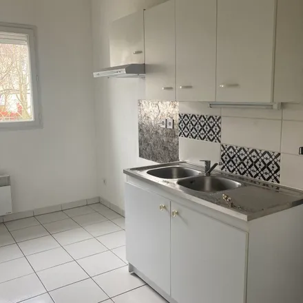 Rent this 4 bed apartment on 80 Rue de la Dauge in 33240 Saint-André-de-Cubzac, France
