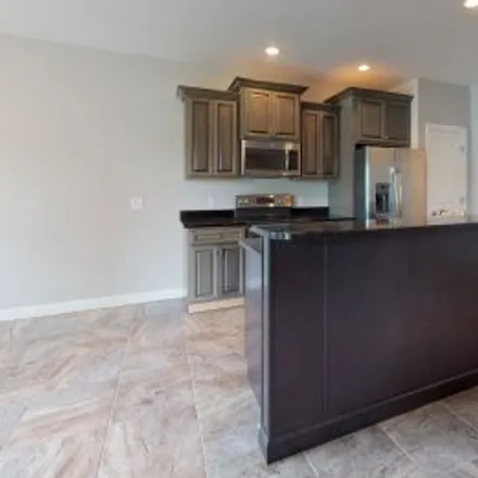 Rent this 3 bed apartment on 4600 Thompson Road in Collingwood, Springfield