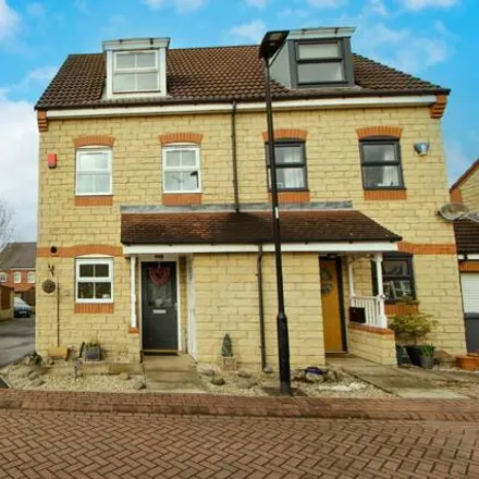 Buy this 3 bed townhouse on Nunnington Way in Kirk Sandall, DN3 1FB