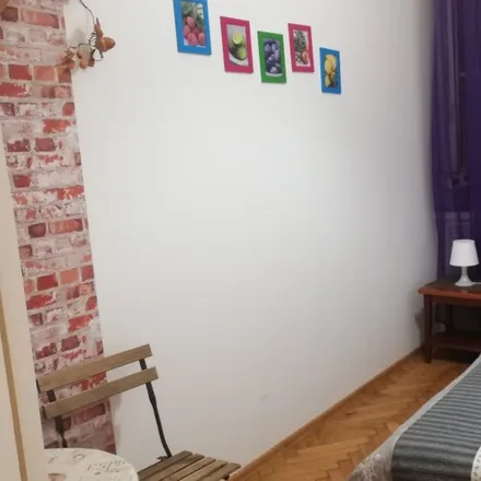 Rent this 12 bed room on XX Liceum Ogólnokształcące im.Leopolda Staffa w Krakowie in Szlak 5, 31-161 Krakow