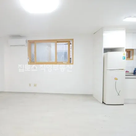 Rent this studio apartment on 서울특별시 서초구 잠원동 23-21