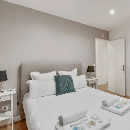 Rent this 3 bed apartment on Ristorante Del Arte in 8, 11 Quai Marcel Boyer