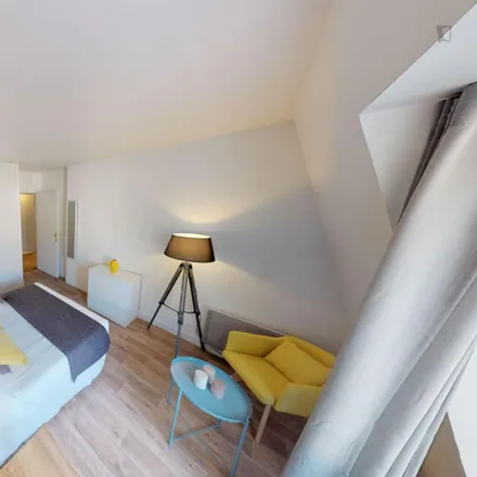 Rent this 4 bed room on 3 Rue du Quatre Septembre in 75002 Paris, France