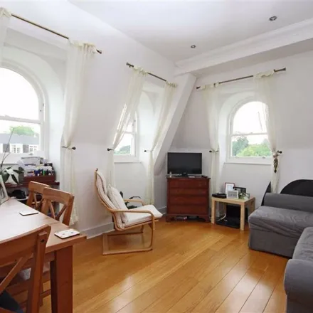 Image 3 - Holmesdale Road, London, TW11 9PQ, United Kingdom - Apartment for rent