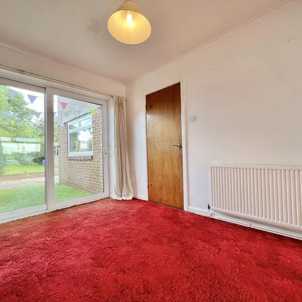 Rent this 4 bed duplex on Flats Lane in Barwick in Elmet, LS15 4LJ