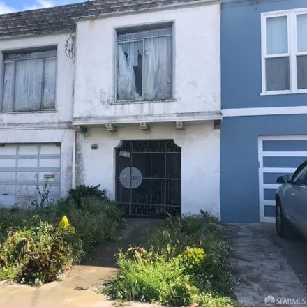 Buy this 3 bed house on 2250 44th Avenue in San Francisco, CA 94166