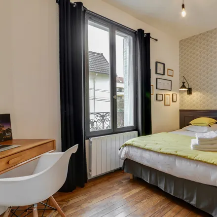 Image 2 - 3 Avenue Barillet, 92250 La Garenne-Colombes, France - Apartment for rent
