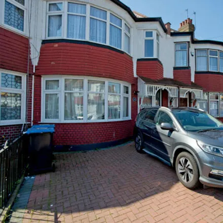 Rent this 4 bed house on 26 Ecclesbourne Gardens in London, N13 5JB