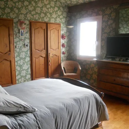 Rent this 3 bed house on 13720 La Bouilladisse