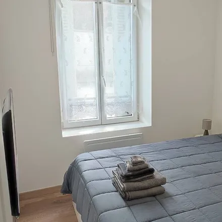 Rent this 1 bed apartment on 77660 Saint-Jean-les-Deux-Jumeaux